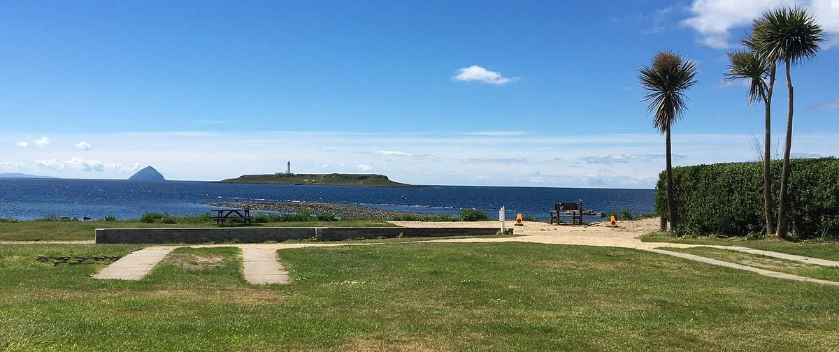 Seal Shore camping - the lighthouse 2