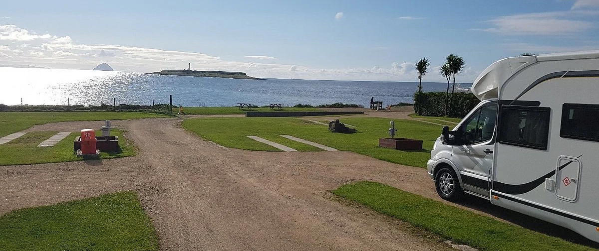 Seal Shore camping - the lighthouse with camper van